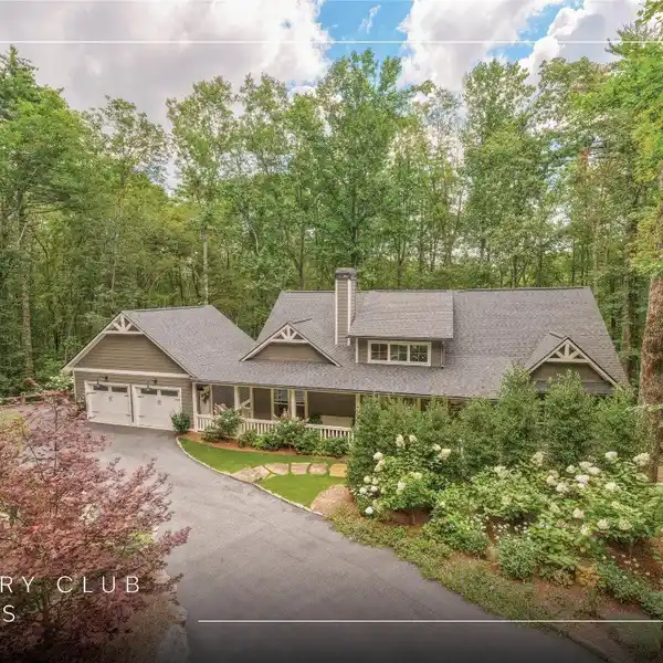 EFFORTLESS MOUNTAIN LIVING IN COUNTRY CLUB ESTATES