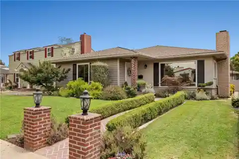 Single-Story Gem in Bixby Knolls