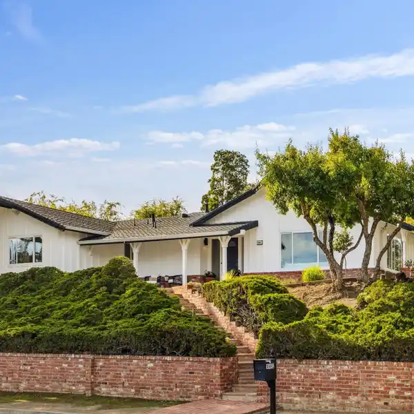SPACIOUS AND INVITING HOME WITH LIGHT-FILLED OPEN FLOOR PLAN