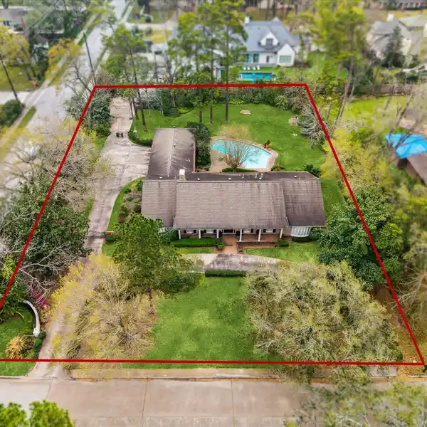 NOTEWORTHY HOME IN PINEY POINT VILLAGE