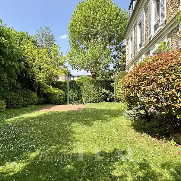 TIMELESS CHARM WITH TERRACE AND WALLED GARDEN