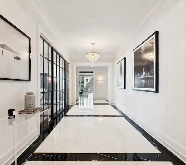 EXQUISITE RESIDENCE FULL OF HIGH-END FINISHES