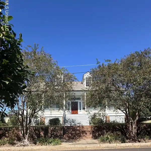 HISTORIC ELEGANCE MEETS MODERN COMFORT