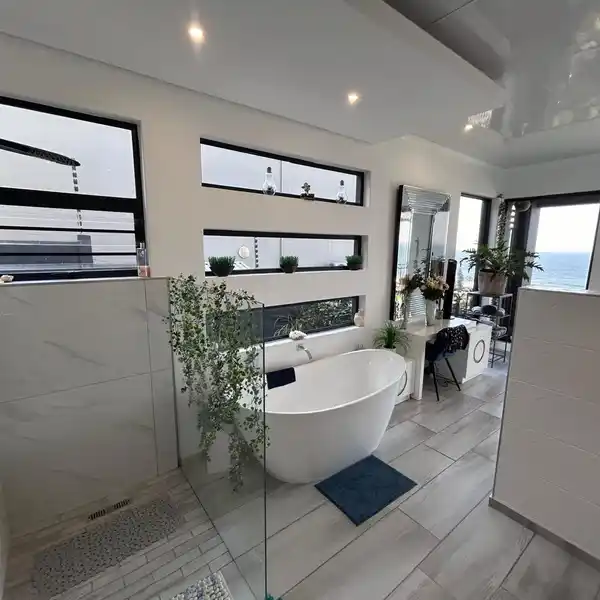 SOPHISTICATED SANCTUARY STEPS FROM BALLITO BEACH