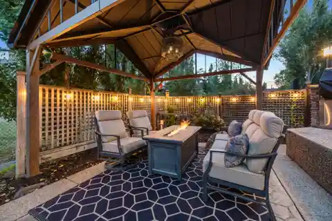 Exceptional Executive Bungalow in Sought After Evercreek Bluffs