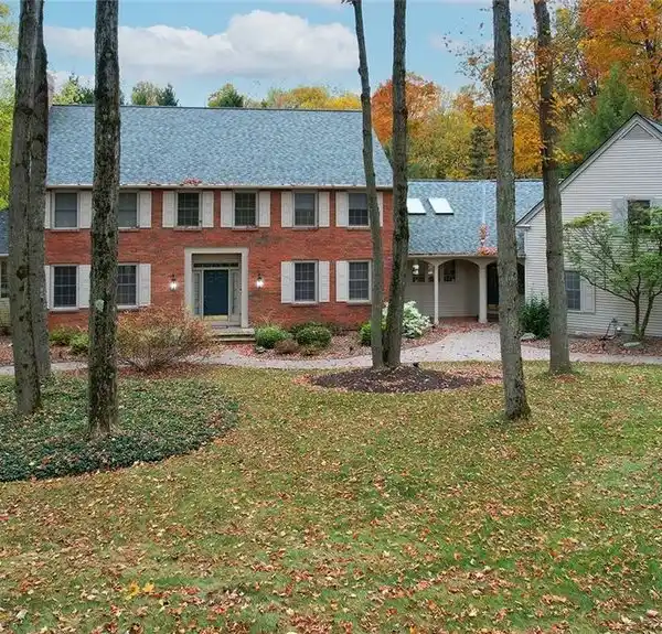 ARCHITECTURAL ELEGANCE MEETS NATURAL HARMONY