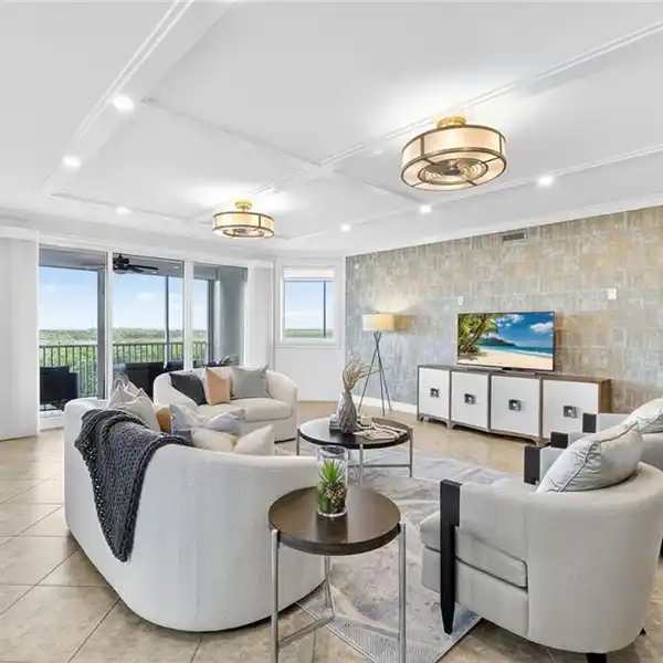 THE ULTIMATE IN LUXURY LIVING