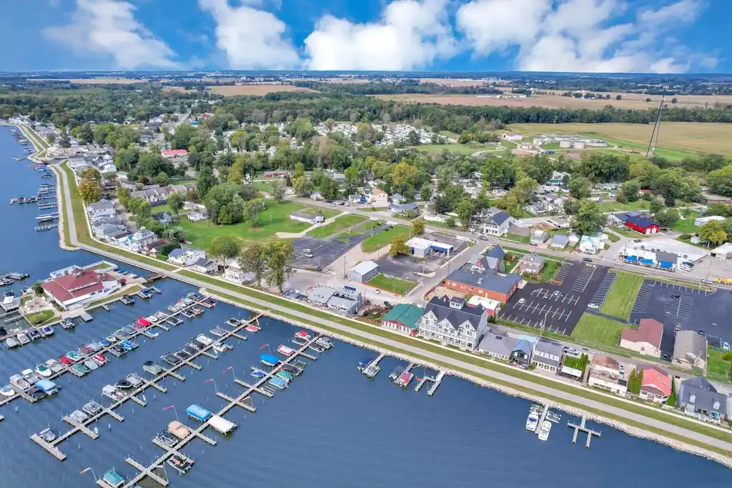 Beautiful Waterfront Home in Desirable Harbor Hills