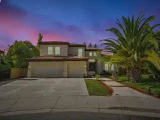 Trophy Home in Prestigious Vintage Grove