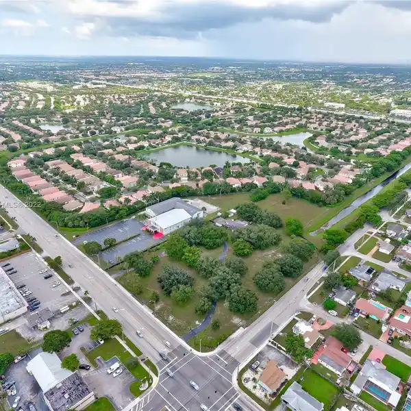 SPACIOUS LAND OPPORTUNITY IN PEMBROKE PINES