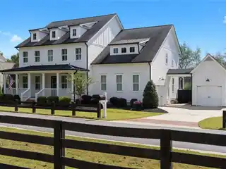 Beautifully Designed Modern Farmhouse