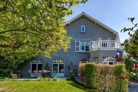 Elegant 1950s Villa with Sunny Garden