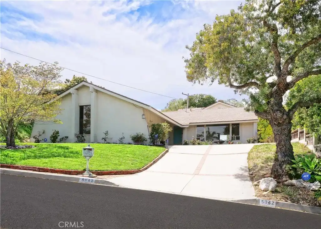 Custom Home on a Desirable Cul-de-sac