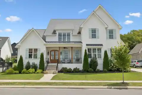 Epitome of Southern Elegance