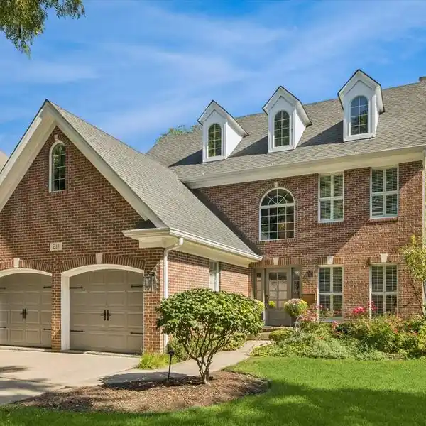 SOPHISTICATED FAMILY RESIDENCE WITH BESPOKE ENTERTAINING SPACES