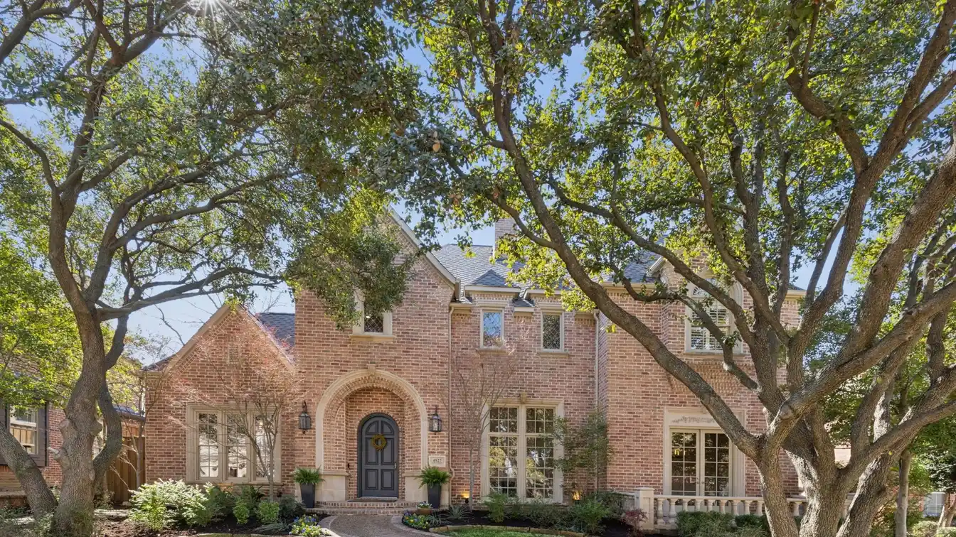 Magnificent Home Located in the Lakes on Legacy
