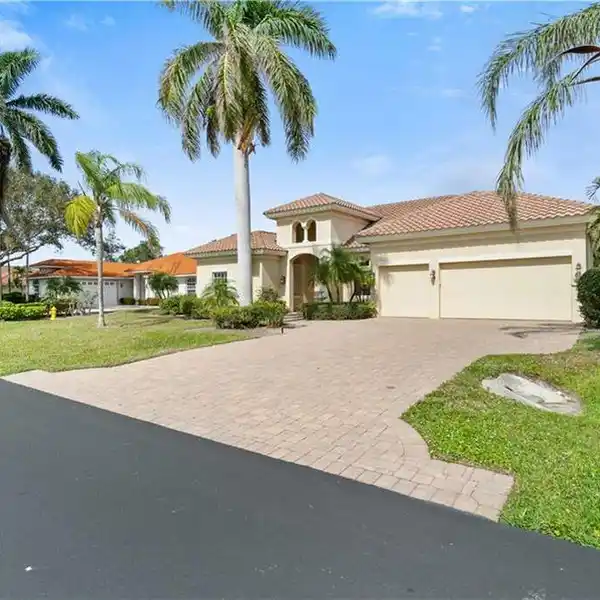QUALITY SINGLE FAMILY POOL HOME