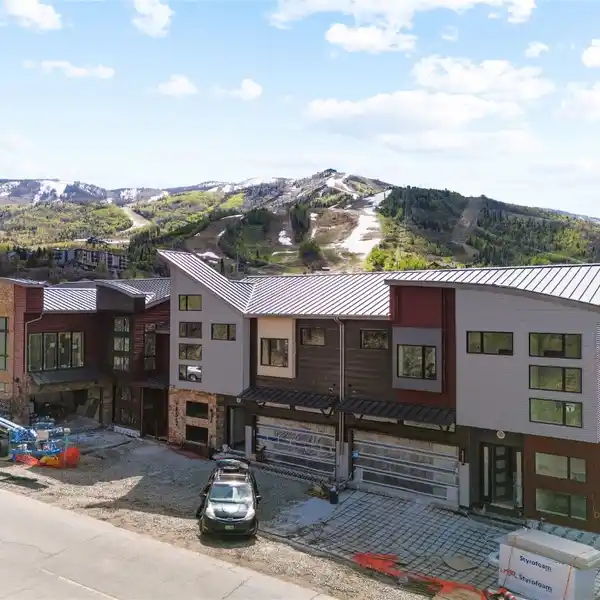 CRAWFORD SQUARE AT BURGESS CREEK