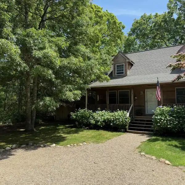 CENTRALLY LOCATED VINEYARD HAVEN HOME