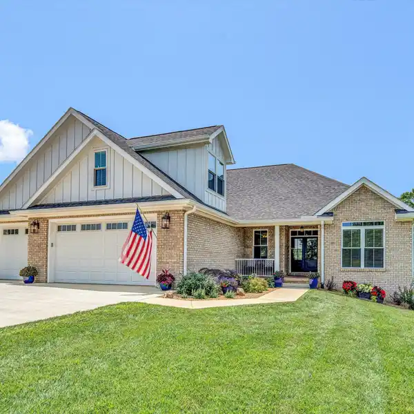 CUSTOM SINGLE-OWNER HOME IN MEADOR VIEW