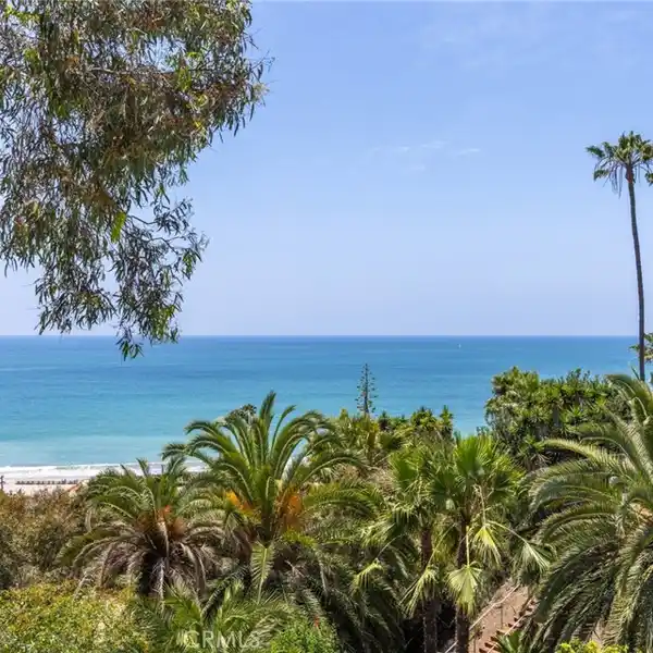 BEAUTIFULLY REMODELED CAPISTRANO BEACH HOME