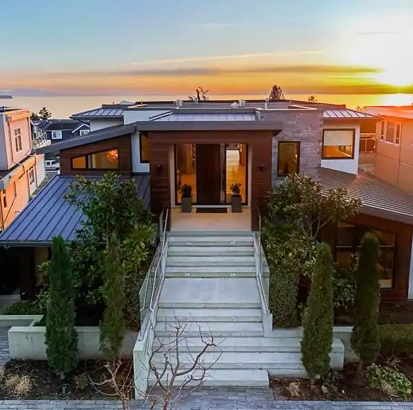 TIMELESS MODERN RESIDENCE WITH SPECTACULAR VIEWS