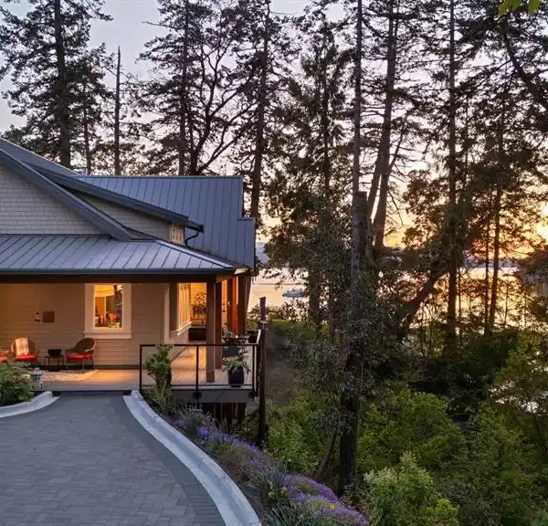 COASTAL-INSPIRED WATERFRONT RANCHER