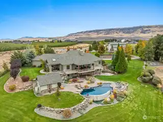 Gorgeous Custom Built Home Overlooking the Columbia River