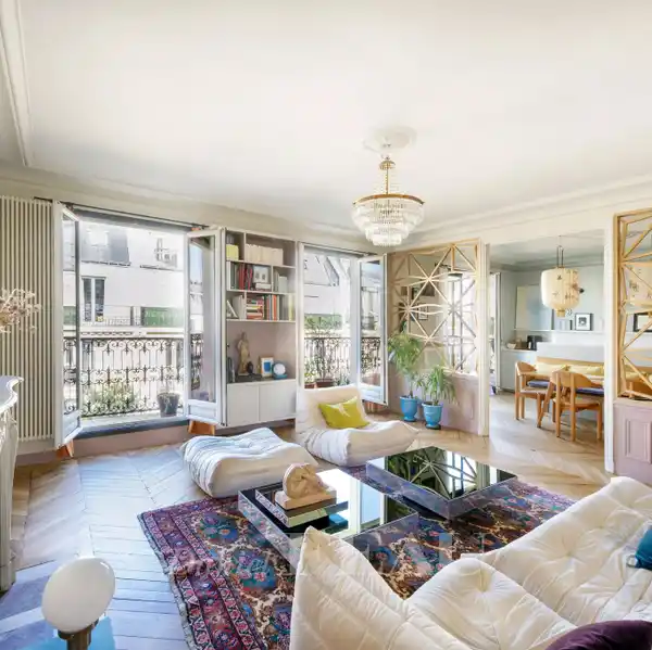 ELEGANT PARISIAN APARTMENT WITH CONTINUOUS BALCONY VIEWS