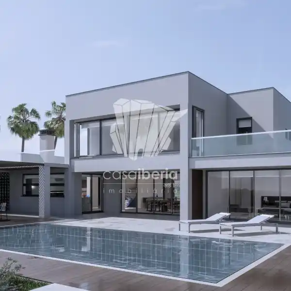 CONTEMPORARY CHARM IN A REFURBISHED MASTERPIECE