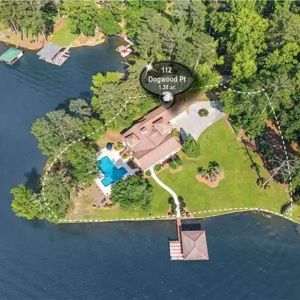 MEDITERRANEAN-INSPIRED LAKEFRONT RETREAT