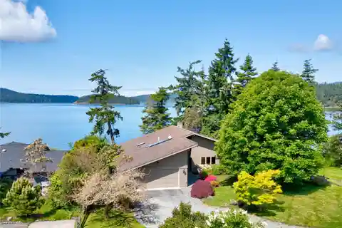 Serene Beachfront Haven with Timeless Appeal