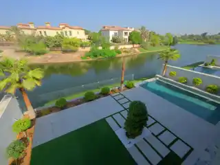 Custom-Built Villa Backing on to Jumeirah Islands Lake
