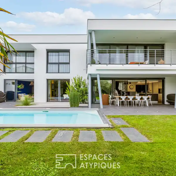 RARE MODERNITY ON THE COTE DE BEAUTE