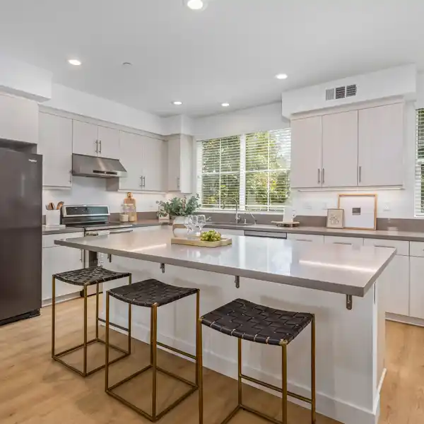 STYLISH WINSLOWE TOWNHOUSE WITH BRIGHT OPEN LAYOUT