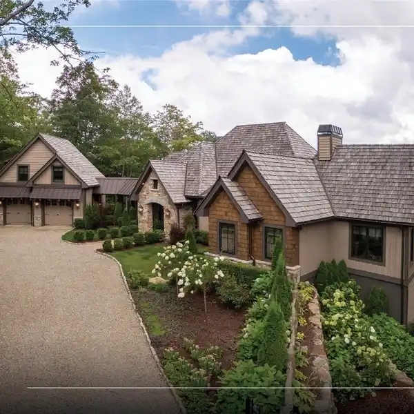 LUXURY MOUNTAIN RETREAT WITH BALD ROCK VIEWS