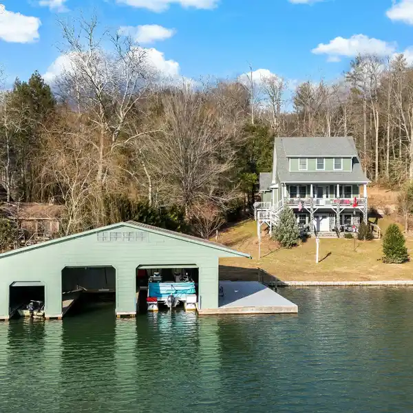 LAKE HOUSE IN AN AMAZING PRIVATE DEVELOPMENT