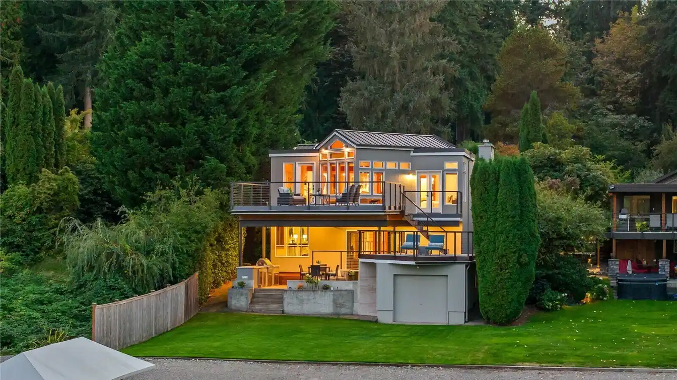 Unique Waterfront Retreat