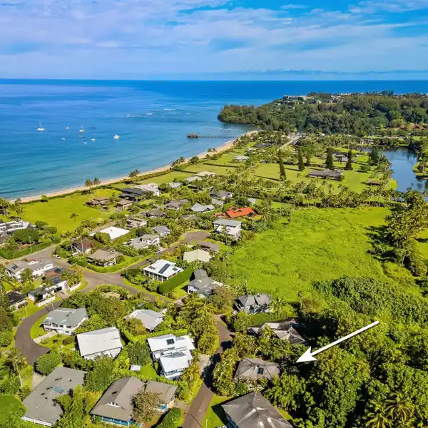 MODERN COASTAL DESIGN WITH THE RELAXED CHARMS OF ISLAND LIVING