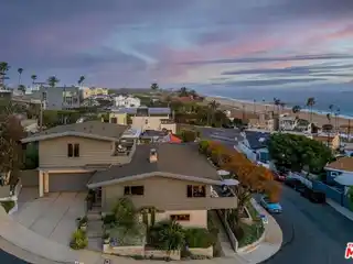 Exceptional Residence in the Hills of Playa Del Rey