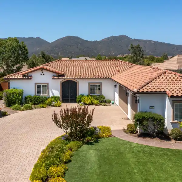 WINE COUNTRY HAVEN WITH MOUNTAIN VIEW PATIO