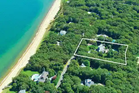 Elegant, Sunlit Retreat with Stunning Bay Views