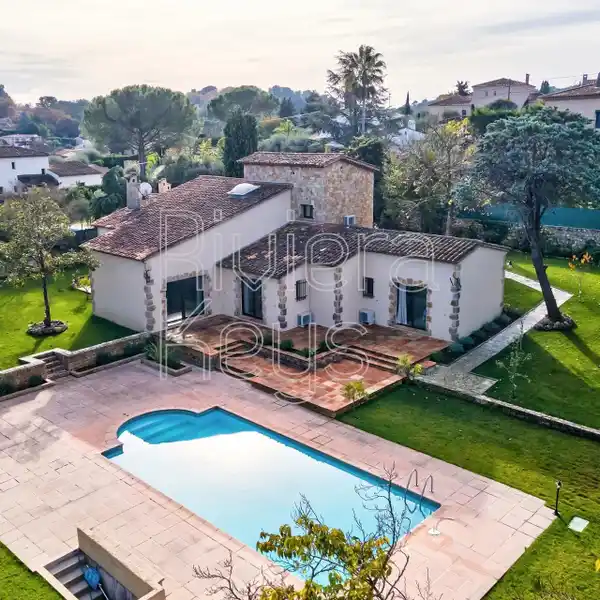 CHARMING VILLA IN A PEACEFUL AREA