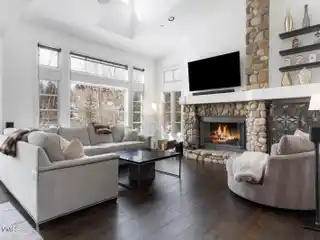 Beautifully Updated End-unit Townhome