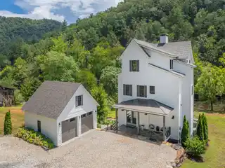 Luxurious Modern Farm Home Above the Tuckasegee River