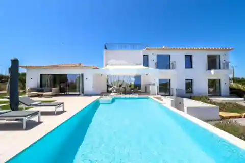 Detached Villa with Panoramic Sea Views