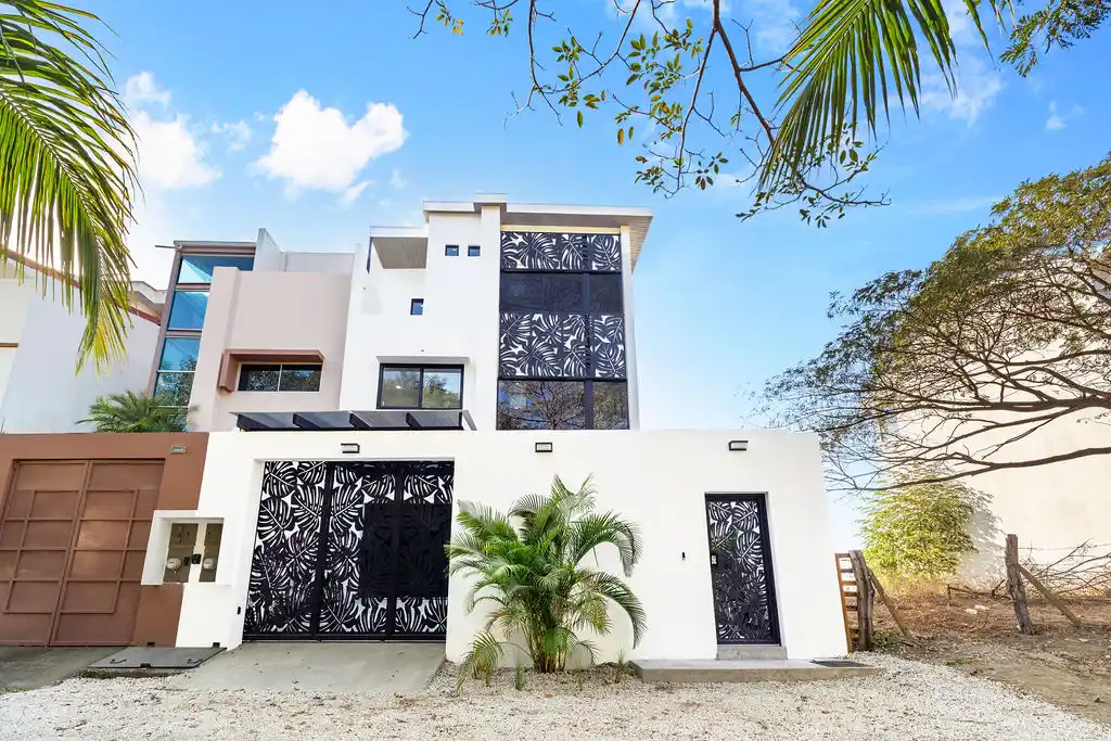 Villa Ballena - Sleek and Modern Beach House in Costa Rica