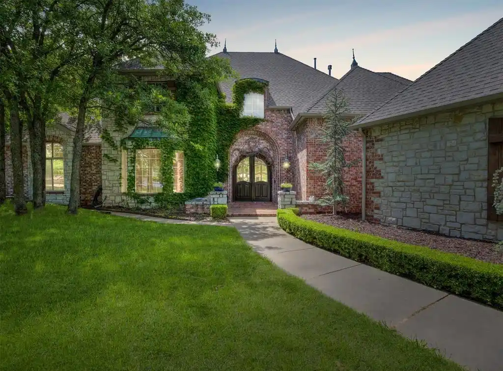 Exquisite Golf Course Residence in Fairfax Estates