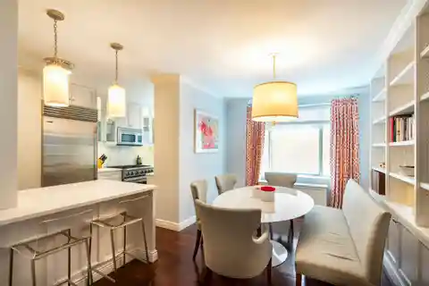 Quiet and Sunny Three Bedroom at the Richmond