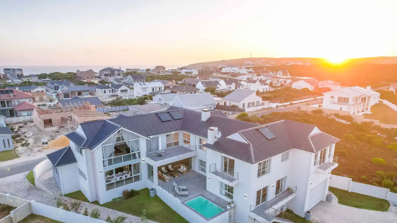 Luxuriously Spacious Living in Struisbaai